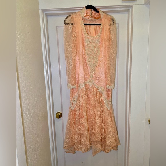 Vintage Dresses & Skirts - EUC True Vintage 1970s or 80s Peach Pink Lace Keyhole Pearl Appliqué Mermaid